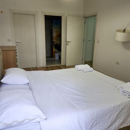 2E Apartment Myslym Shyri ティラナ エクステリア 写真