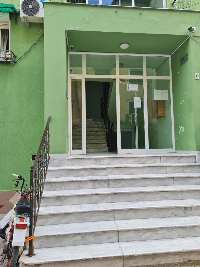 2E Apartment Myslym Shyri ティラナ エクステリア 写真