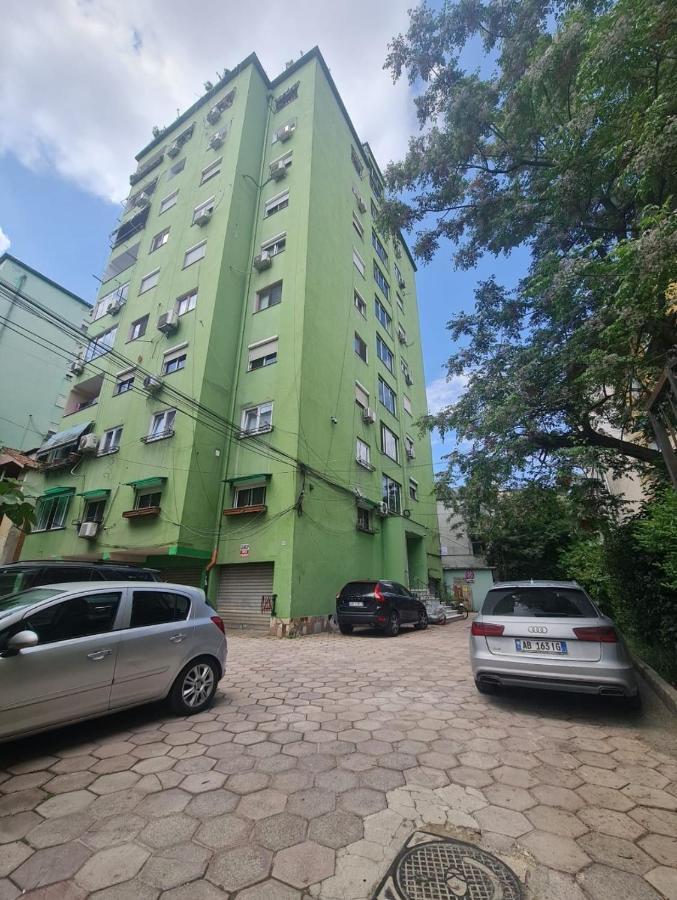 2E Apartment Myslym Shyri ティラナ エクステリア 写真
