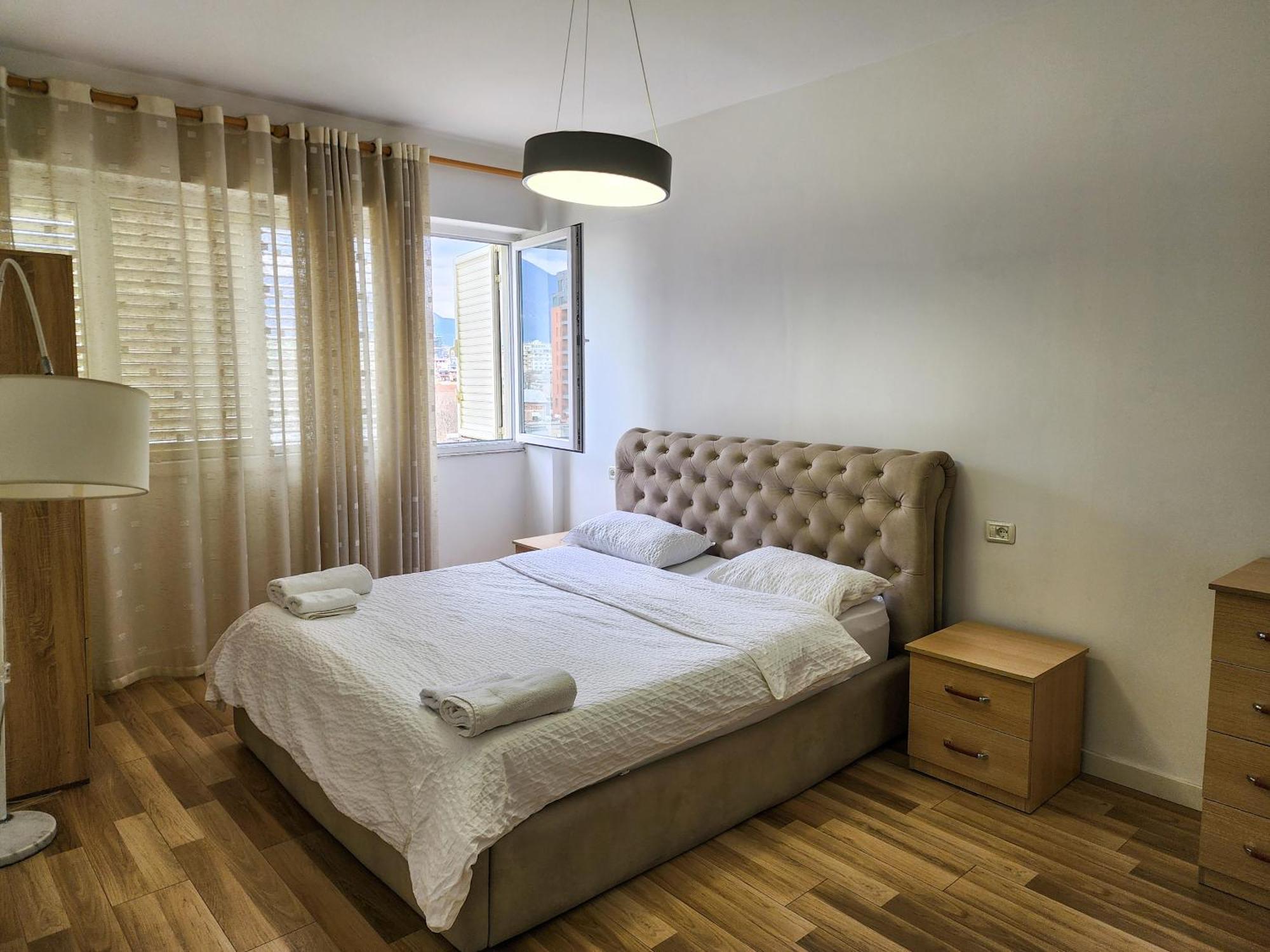 2E Apartment Myslym Shyri ティラナ エクステリア 写真