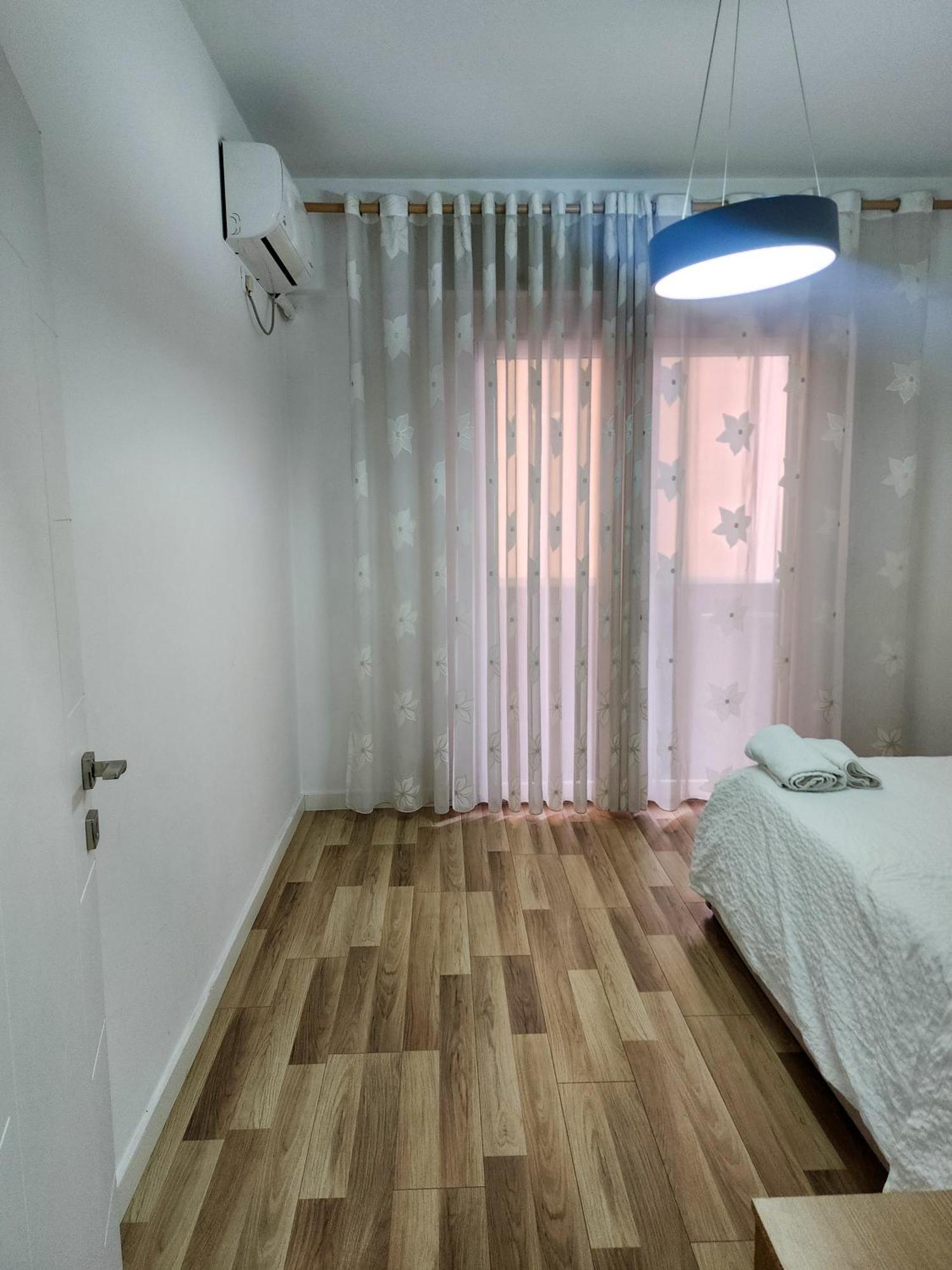 2E Apartment Myslym Shyri ティラナ エクステリア 写真