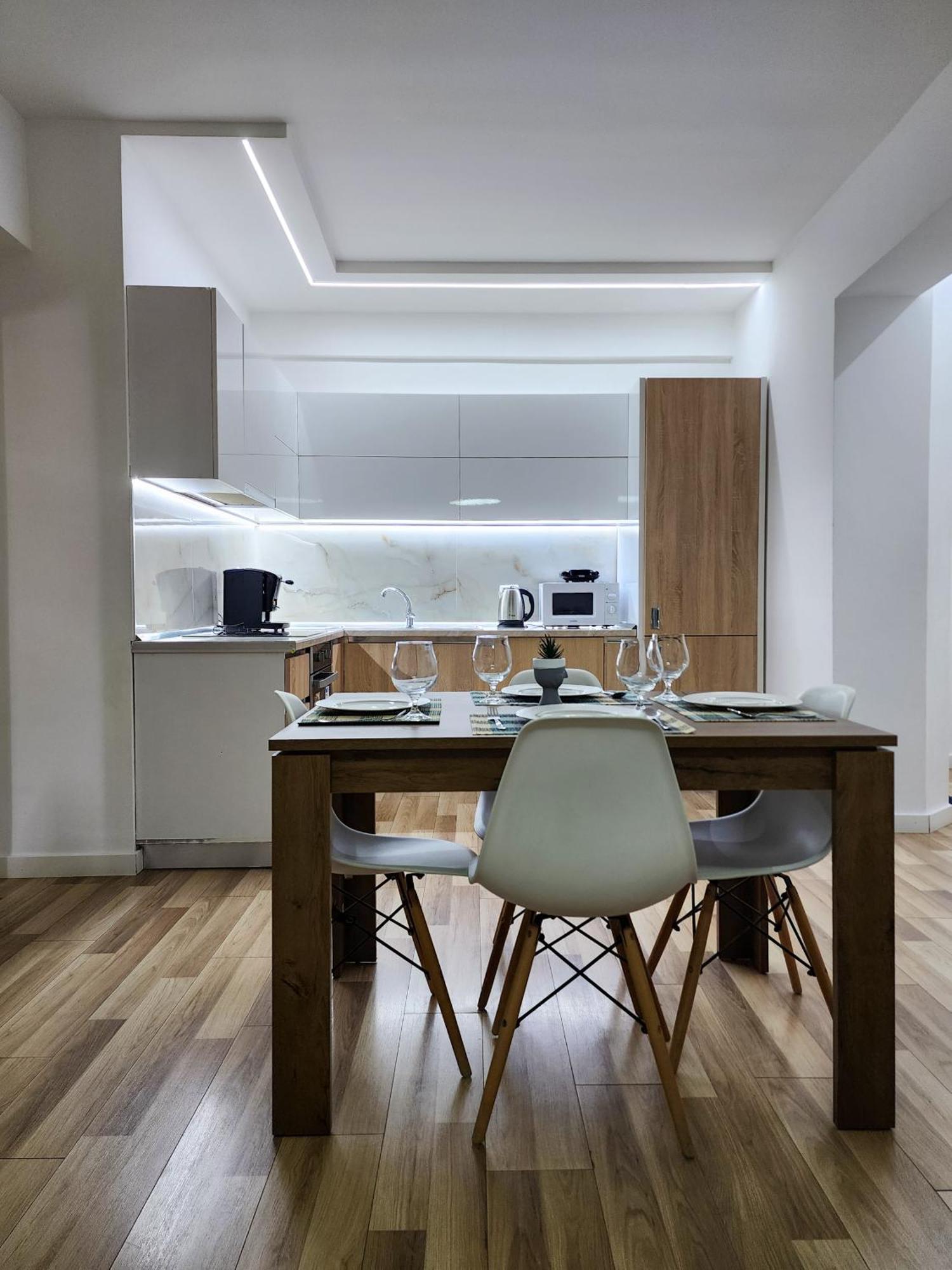 2E Apartment Myslym Shyri ティラナ エクステリア 写真