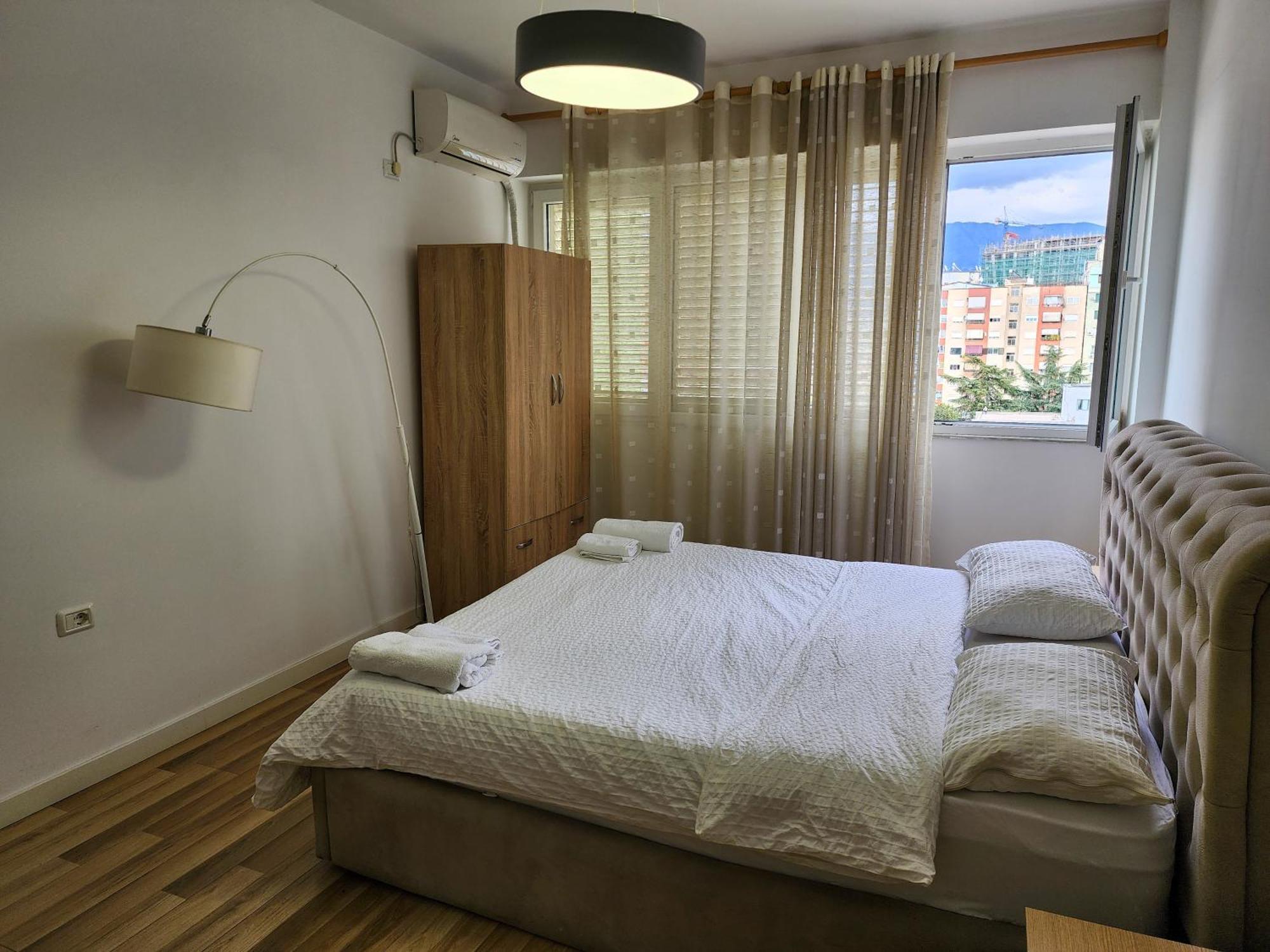 2E Apartment Myslym Shyri ティラナ エクステリア 写真