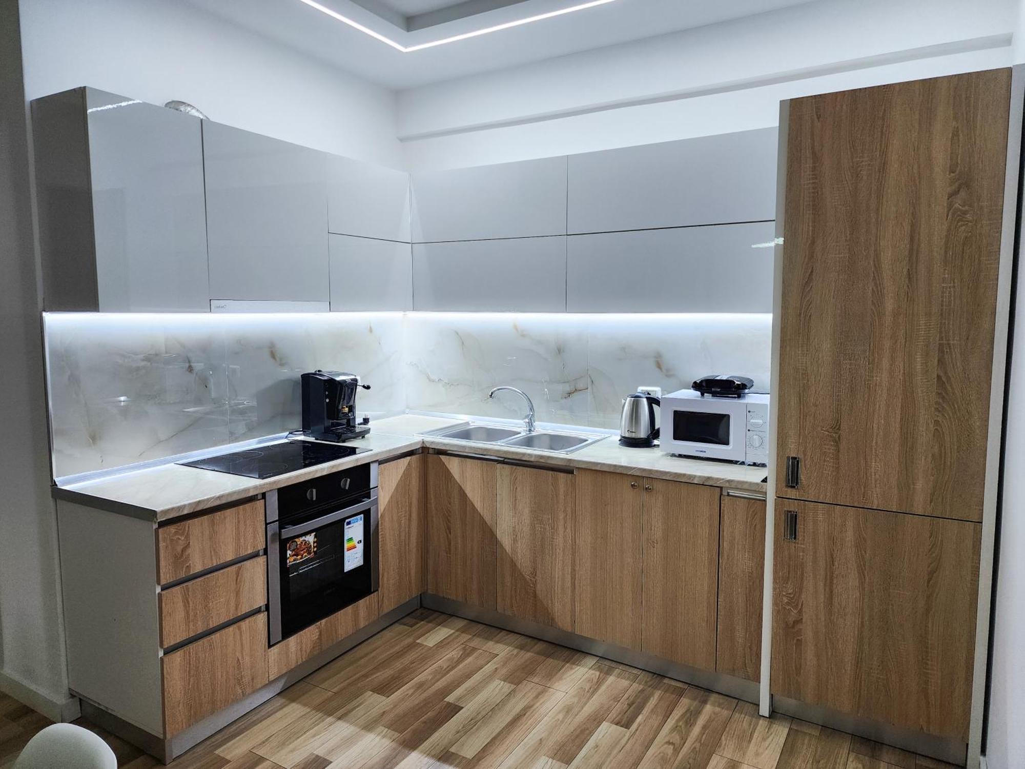 2E Apartment Myslym Shyri ティラナ エクステリア 写真