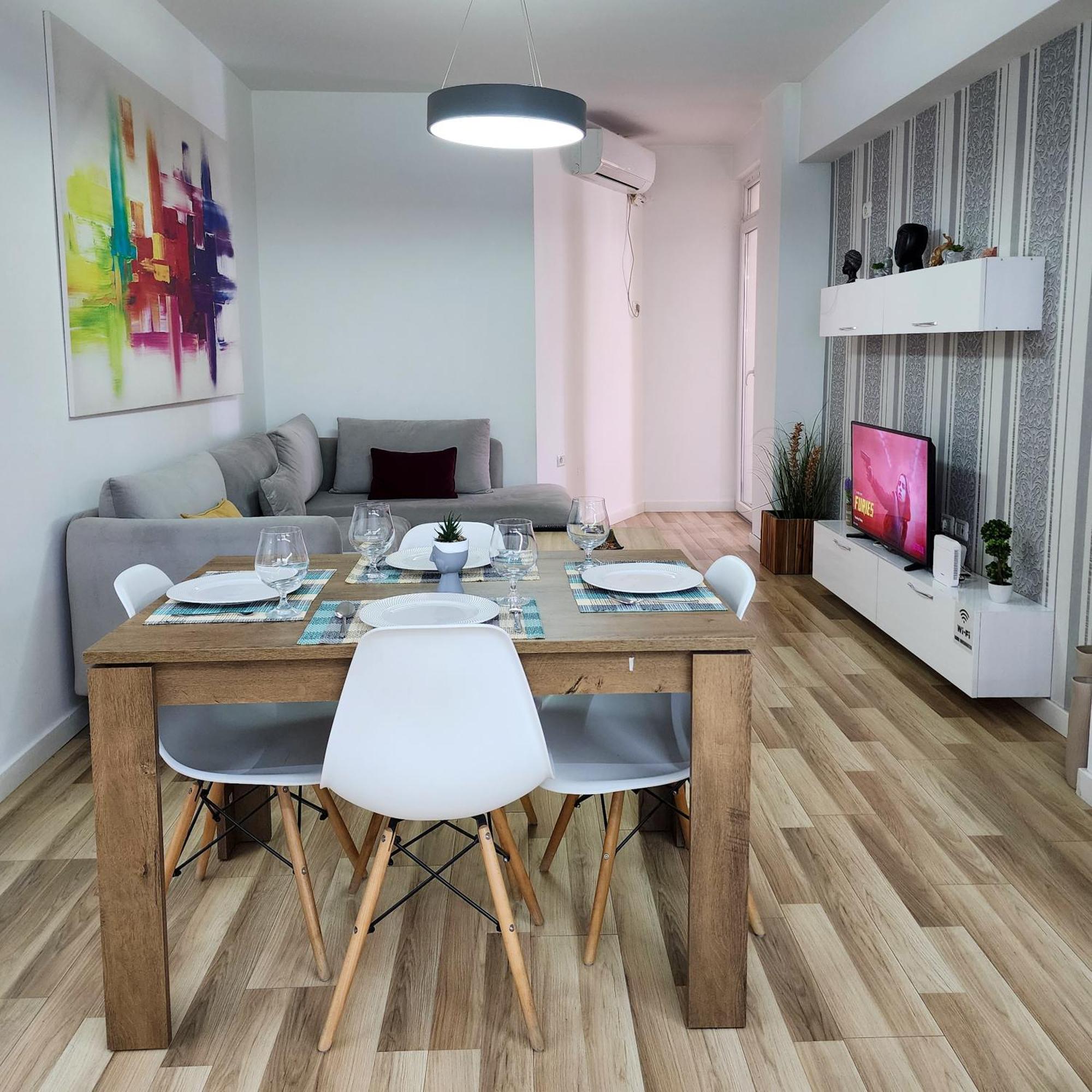 2E Apartment Myslym Shyri ティラナ エクステリア 写真