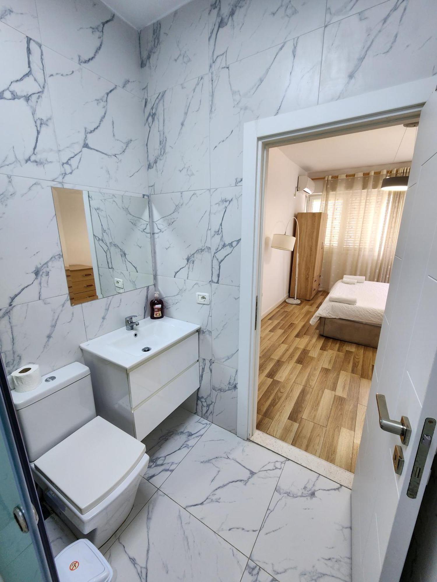 2E Apartment Myslym Shyri ティラナ エクステリア 写真