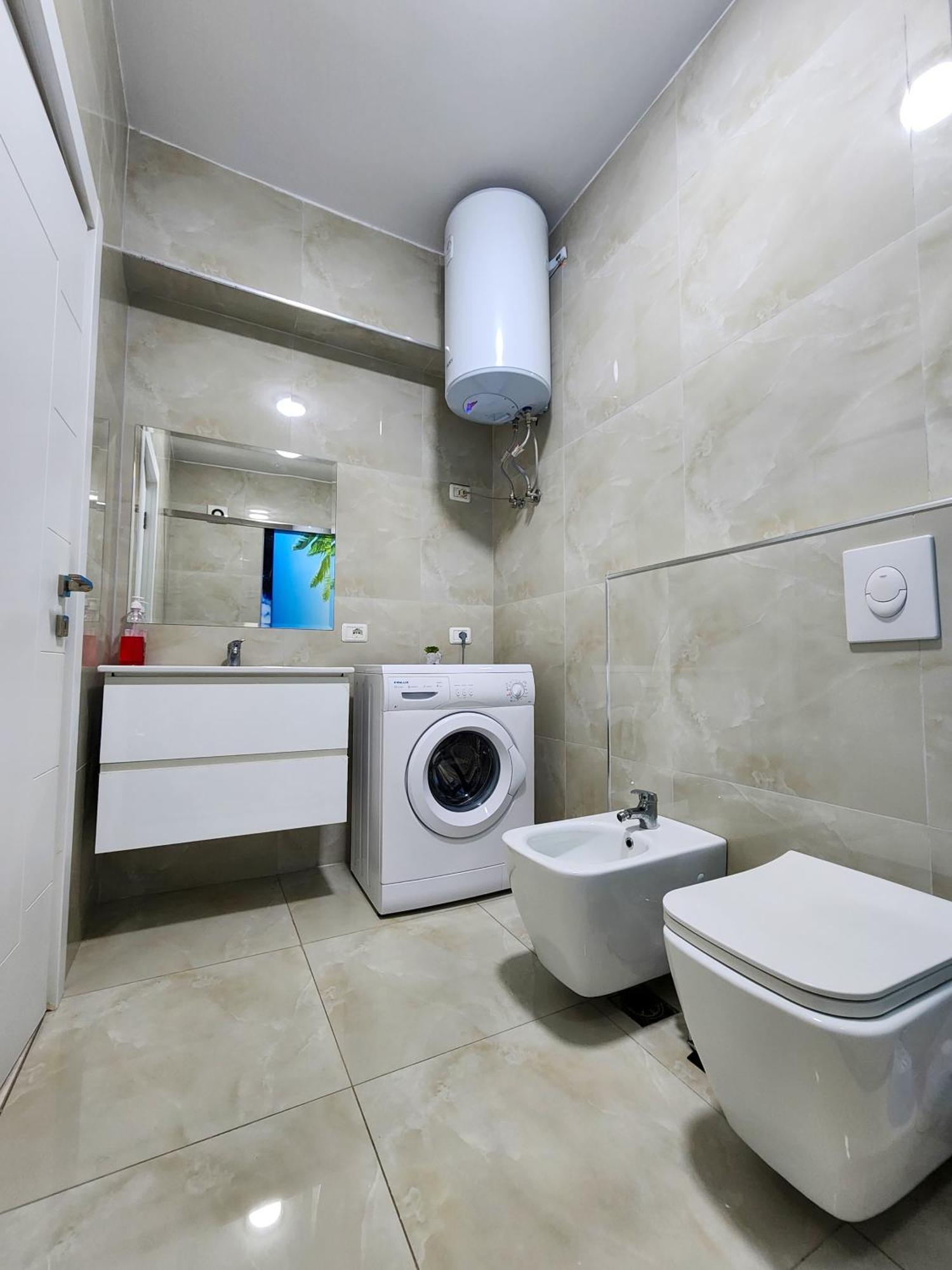 2E Apartment Myslym Shyri ティラナ エクステリア 写真