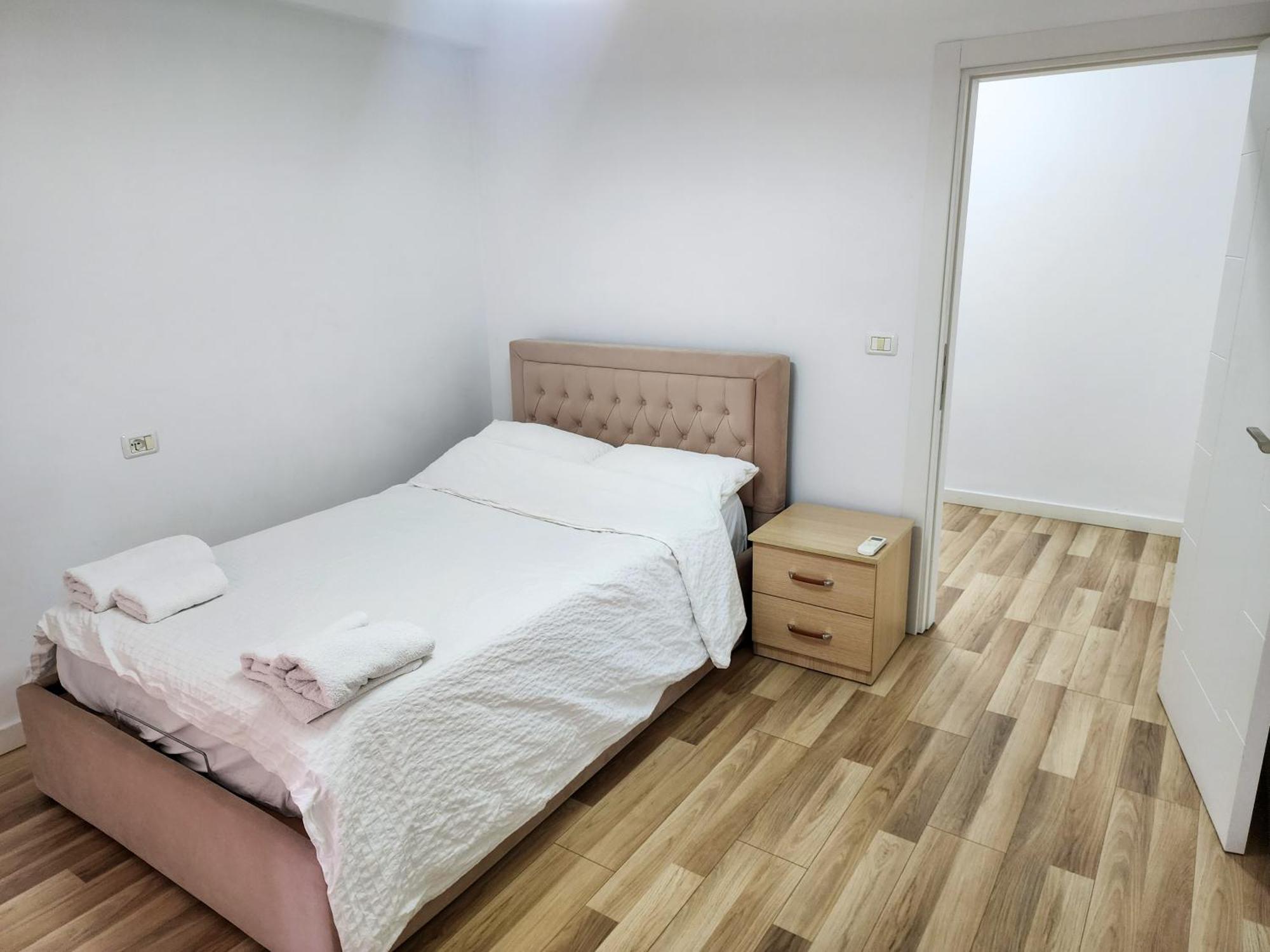 2E Apartment Myslym Shyri ティラナ エクステリア 写真