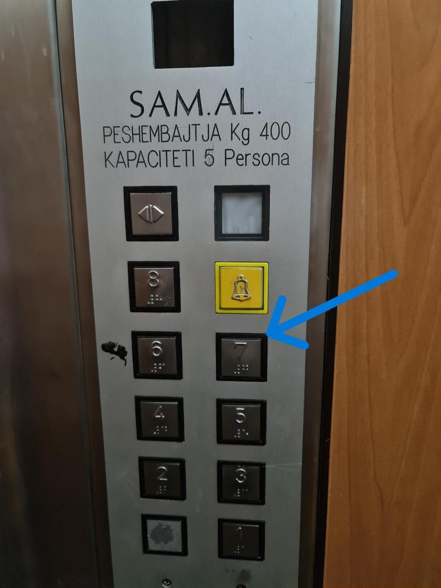 2E Apartment Myslym Shyri ティラナ エクステリア 写真